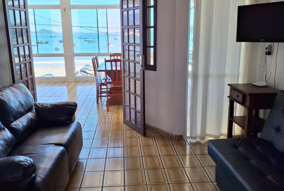 Casa de praia na Pinheira pé na areia
