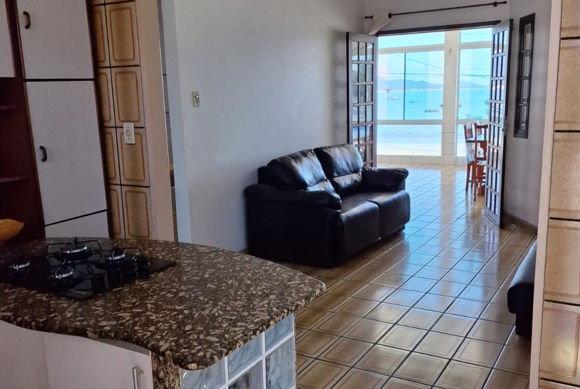 Casa de praia na Pinheira pé na areia