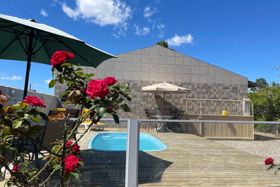 Casa com piscina aluguel temporada na Pinheira
