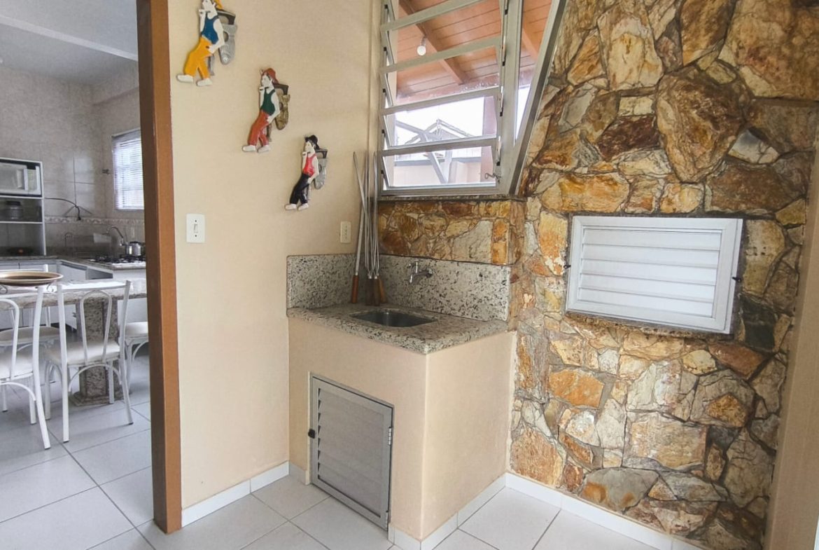Casa Aconchegante na Praia de Cima (Pinheira) 200m do Mar c/ Ar Condicionado