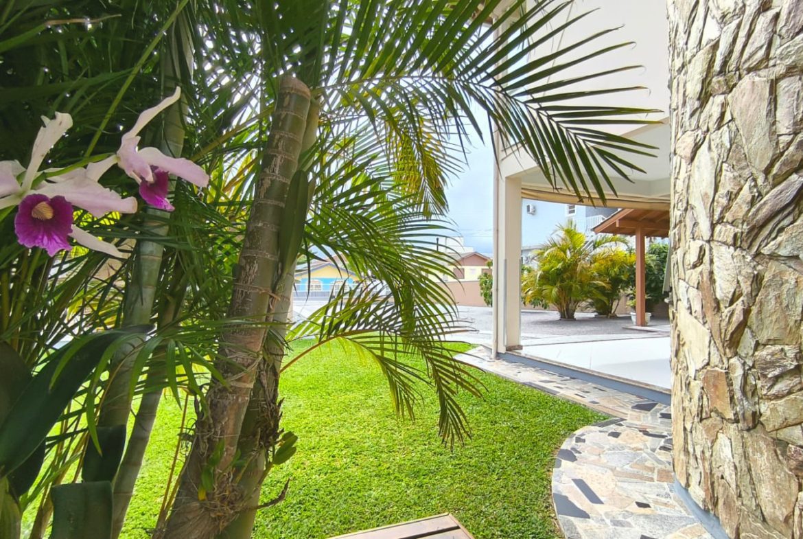 Casa Aconchegante na Praia de Cima (Pinheira) 200m do Mar c/ Ar Condicionado