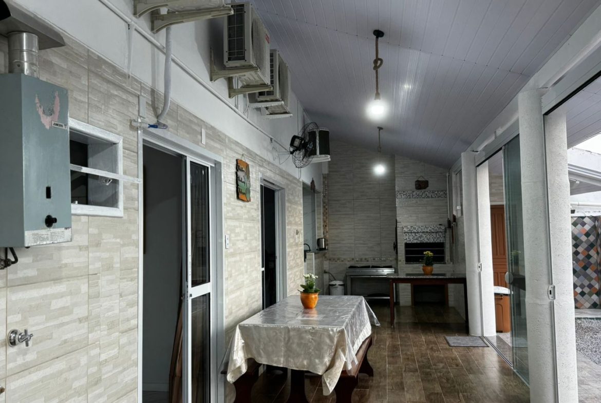 Casa com piscina aluguel temporada na Pinheira