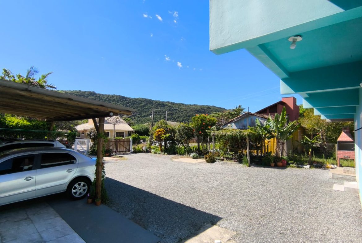 Refúgio de Paz na Pinheira: Espaço, Conforto e Natureza