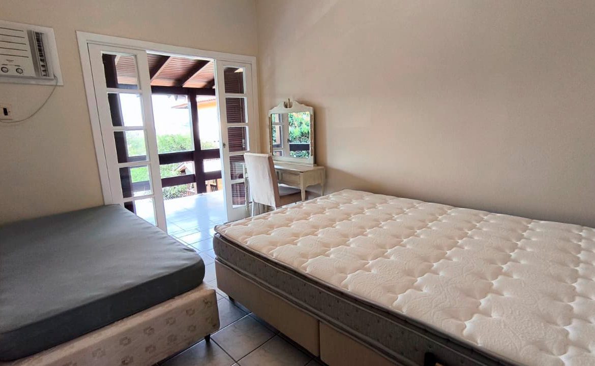 Aluguel na Praia do Sonho, casa de frente mar com suíte, hidro, A/C