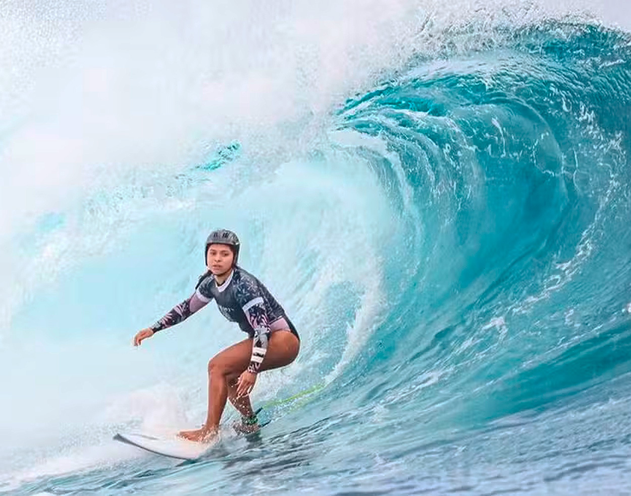 Catarinense Tainá Hinckel guiarda do embau
