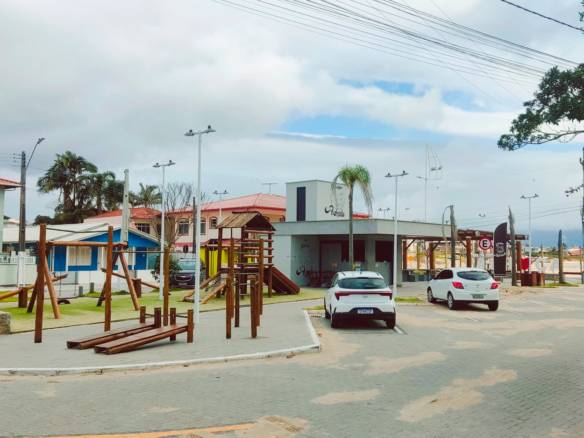 praça na praia da pinheira