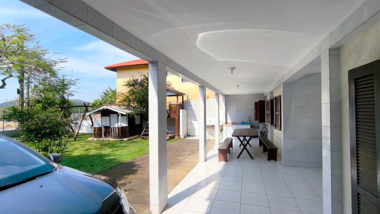 M16 Aluguel na Praia do Sonho, casa de frente mar com suíte, hidro, A/C