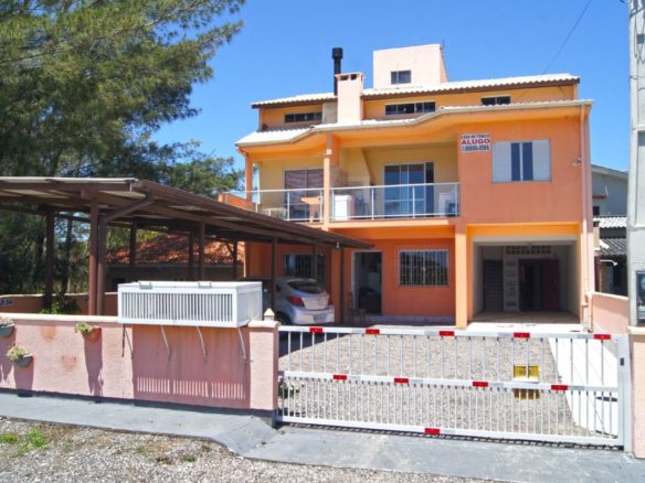 Casa do Tônico de frente para o mar na Pinheira